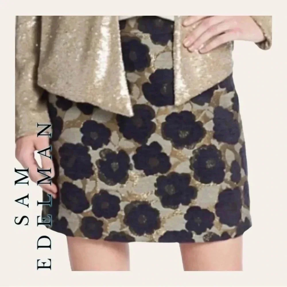 0882. SAM EDELMAN MINI SKIRT FLORAL DESIGN GOLD AND NAVY BLUE COLOR SIZE 0